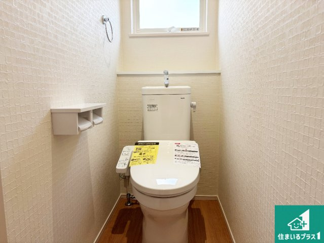 20(祝)21(土)22(日)現地説明会開催中　天理市別所町のトイレ|1・2階の2ヶ所にあるので、朝の忙しい時間の順番待ちもなく、深夜の利用にも大変便利です。