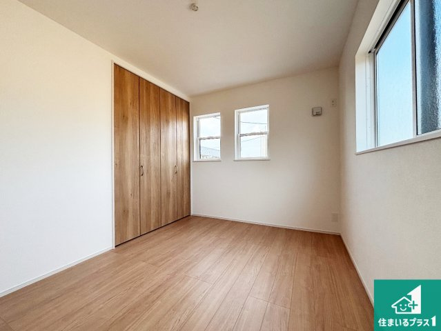 20(祝)21(土)22(日)現地説明会開催中　天理市別所町の洋室|シンプルな洋室は、自分好みのインテリアが楽しめます♪ご家族とインテリアや家具を選びに行くのは新築購入時の醍醐味の一つです。ぜひお楽しみください♪