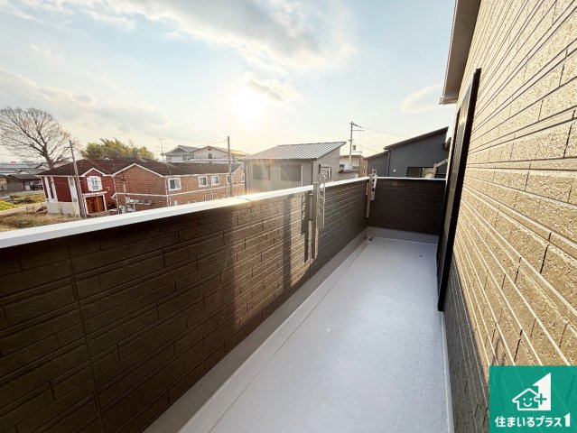 20(祝)21(土)22(日)現地説明会開催中　天理市別所町のバルコニー|ワイドバルコニーは洗濯物を干すスペースが広いのでご家族が多くても安心！