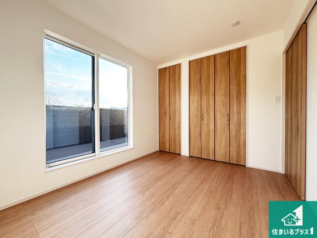 20(祝)21(土)22(日)現地説明会開催中　天理市別所町の洋室|シンプルな洋室は、自分好みのインテリアが楽しめます♪ご家族とインテリアや家具を選びに行くのは新築購入時の醍醐味の一つです。ぜひお楽しみください♪