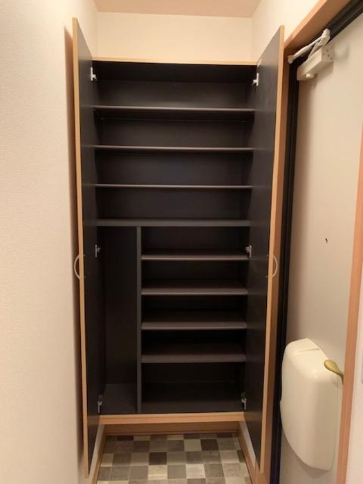 リーベ　B棟の玄関|シューズボックス付きの玄関です☆