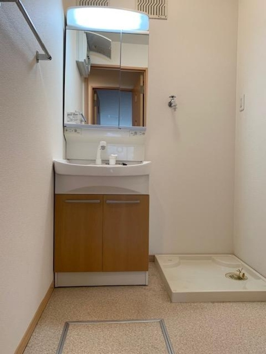 リーベ　B棟の洗面所|明るい洗面所です★