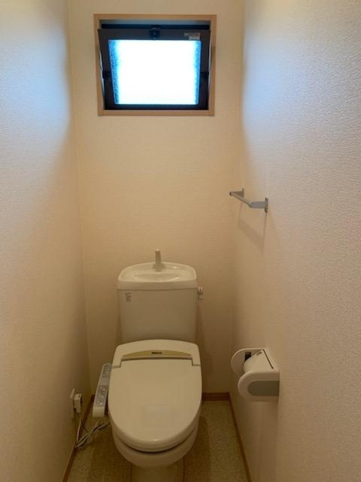 リーベ　B棟のトイレ|嬉しい温水洗浄便座付き♪