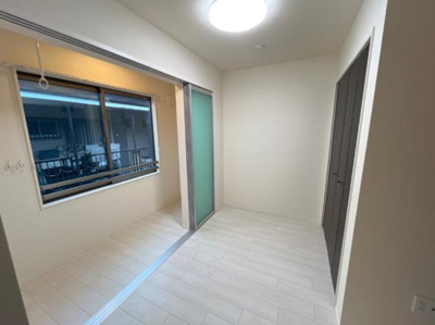 【洋室】 | メゾン・ウィステリア