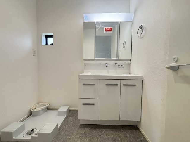 MELDIA東区徳川214③｜名古屋市の戸建ならホームアップの独立洗面台|三面鏡で朝の身支度に最適