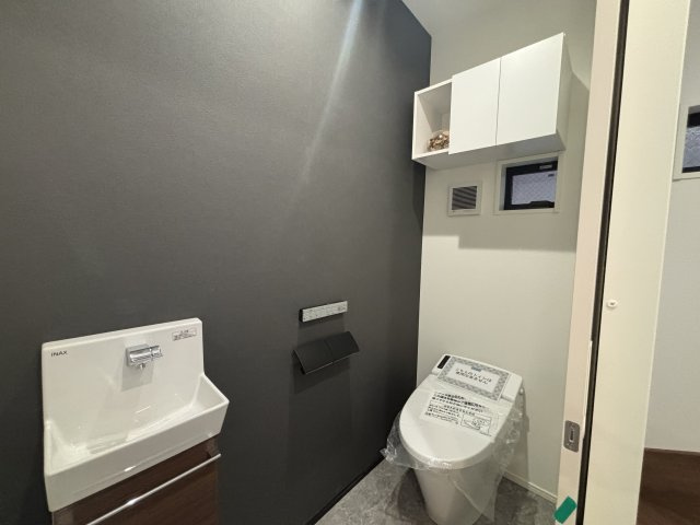 MELDIA東区徳川214③｜名古屋市の戸建ならホームアップのトイレ|2か所にトイレを完備。混み合う朝や来客時も安心の設計！