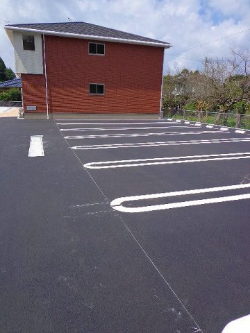 サルヴァトーレ　セブンの駐車場|駐車場に車を止められます