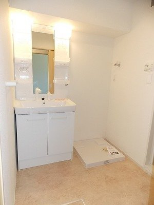 サルヴァトーレ　セブンの洗面所|脱衣スペースもあります