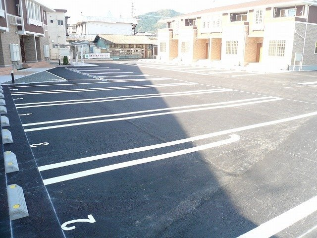 グラース　ブリーズ　Ⅱの駐車場|カースペースがあります