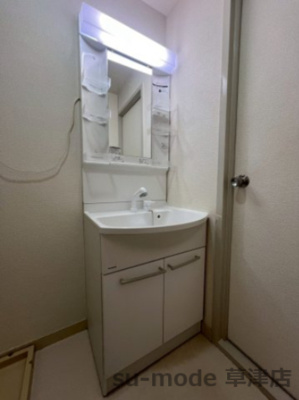 【洗面所】 | 中沢椋館 | 洗面スペースです（退去後の写真になり改装・ハウスクリーニング前となります）