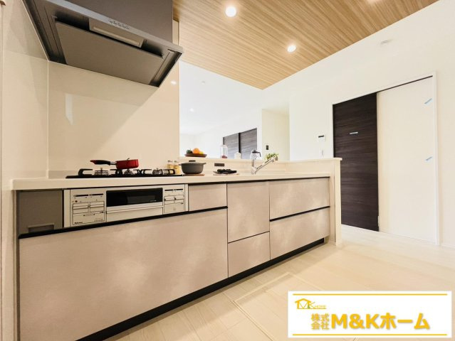 常滑市西之口2丁目　全8棟　2号棟のキッチン|リビングが見渡せるカウンターキッチン☆　収納スペース付き！