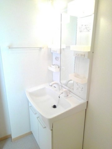 サンリット・コルソ　Ｂ棟の洗面所|コンパクトで使いやすい洗面所