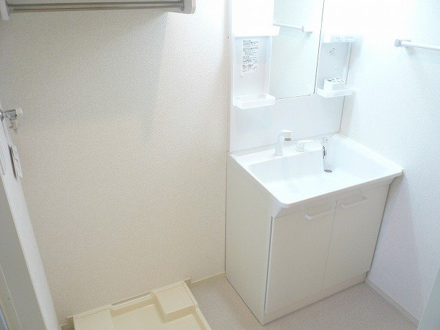 ヴィラ　コンフォートの洗面所|忙しい朝には欠かせない洗面所です