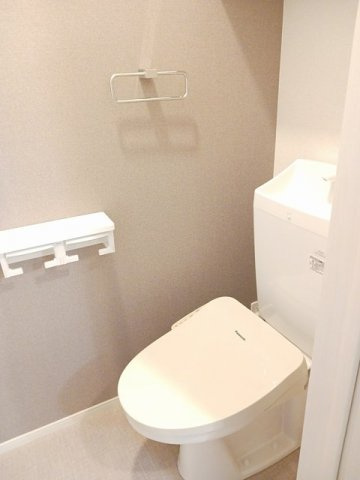 トランブルー立野　Ｂのトイレ|清潔感のあるトイレです