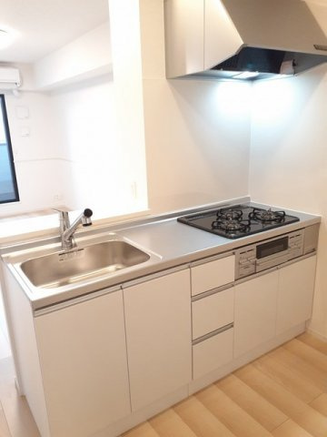 グランド　リスボア　Ⅱのキッチン|コンパクトなキッチンで掃除もラクラク