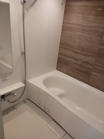 レフィナード高城　Ａの浴室|落ち着いた空間のお風呂です