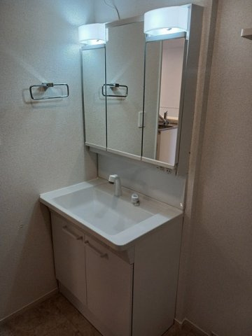 レフィナード高城　Ａの洗面所|脱衣スペースもあります