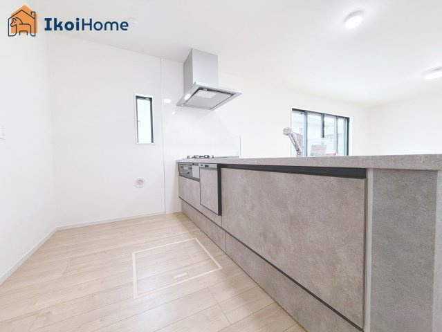 神戸市西区樫野台1丁目　新築戸建　樫野台1期　の居間・リビング|◆同社施工例◆広々としたLDKは開放感があり、大型家具を設置しても圧迫感がありません。