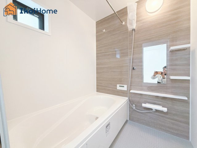 神戸市西区樫野台1丁目　新築戸建　樫野台1期　の浴室|◆同社施工例◆小窓があり換気良好の浴室です。清潔な空間を保てます。