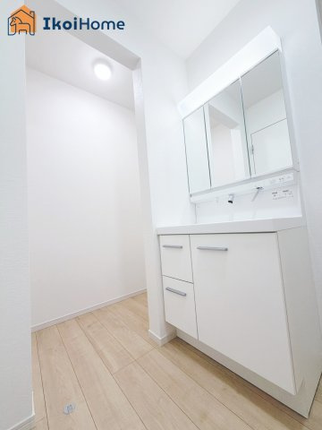 神戸市西区樫野台1丁目　新築戸建　樫野台1期　の浴室|◆同社施工例◆足を伸ばしてご入浴いただけるゆったりとした浴槽です。ベンチタイプで半身浴も可能です。