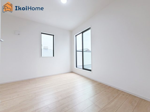 神戸市西区樫野台1丁目　新築戸建　樫野台1期　の寝室|◆同社施工例◆注意。カーテン・カーテンレールは付いておりません。弊社にご相談ください。