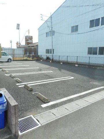 フレッシュリーガーデンＢの駐車場|車をお持ちの方に嬉しい駐車場付きの物件です