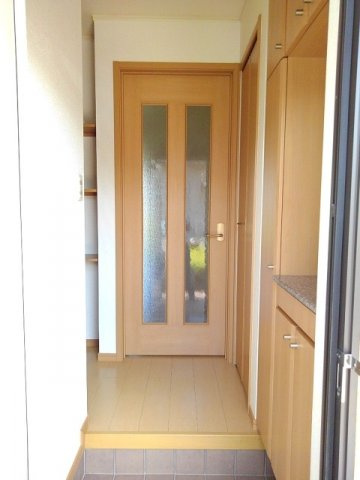 フレッシュリーガーデンＢの玄関|ゆったりとした玄関です
