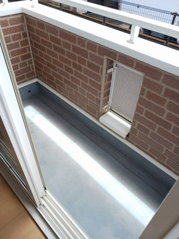 サイプレス　フレンズのバルコニー|暖かな日差しのふりそそぐバルコニー