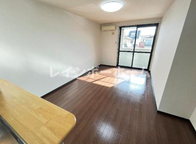 カームオータム大原の居間・リビング