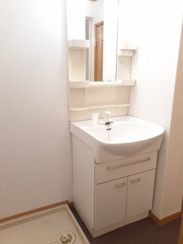 リオ・ラド・パティオ　Ｂの洗面所|脱衣スペースもあります