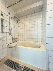 ZEN KAGURAZAKAの浴室