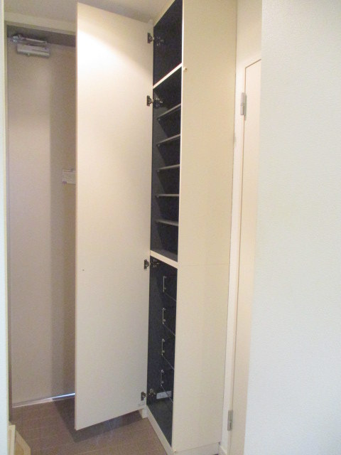 カーサ堤通の玄関|★シューズＢＯＸ★