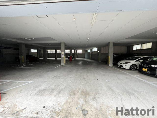 マンションコメットの駐車場