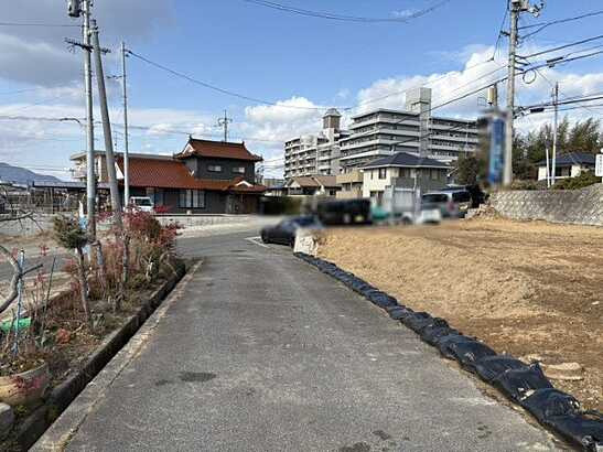 【前面道路含む現地写真】