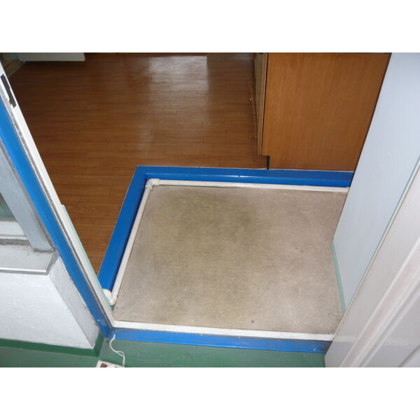 ニューマンション丸由の玄関