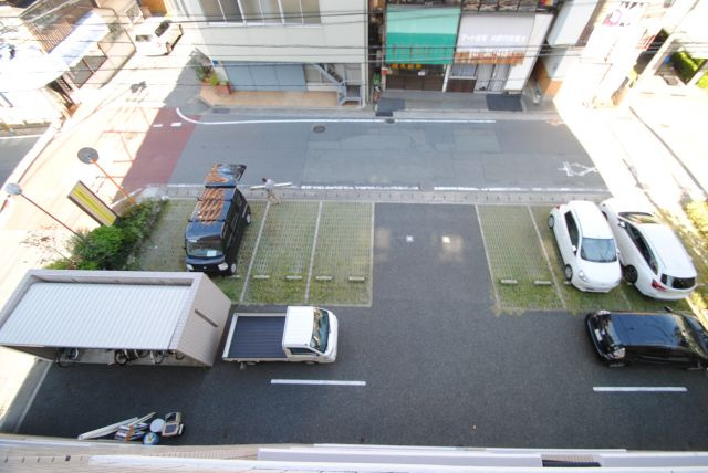 エクセレント東町の駐車場