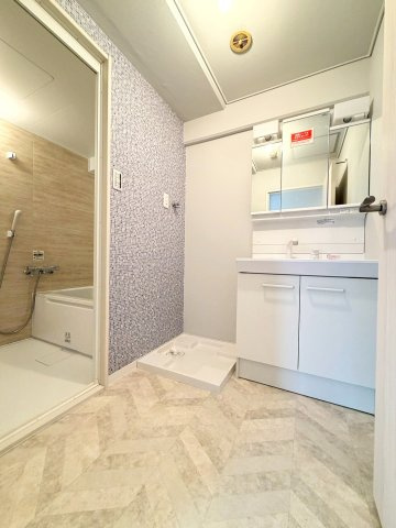 ◆室内リフォーム済◆３階上層階なし広々角住戸◆３沿線利用可能◆パークテラス桃山の独立洗面台|洗面