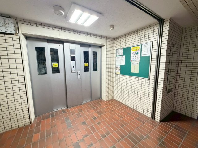◆室内リフォーム済◆３階上層階なし広々角住戸◆３沿線利用可能◆パークテラス桃山のその他共用部分|エレベーターホール