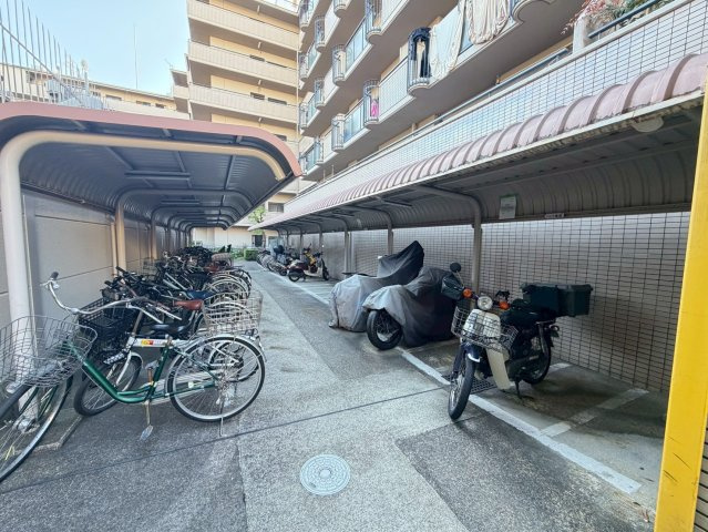 ◆室内リフォーム済◆３階上層階なし広々角住戸◆３沿線利用可能◆パークテラス桃山の駐輪場|駐輪場・バイク置場