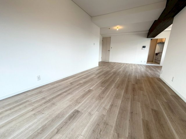 ◆室内リフォーム済◆３階上層階なし広々角住戸◆３沿線利用可能◆パークテラス桃山の居間・リビング|リビング