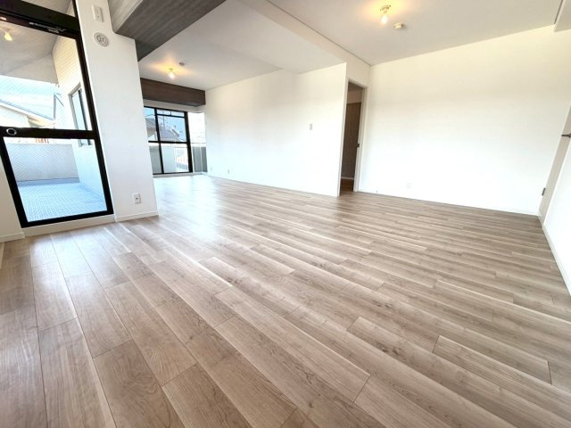 ◆室内リフォーム済◆３階上層階なし広々角住戸◆３沿線利用可能◆パークテラス桃山の居間・リビング|リビング