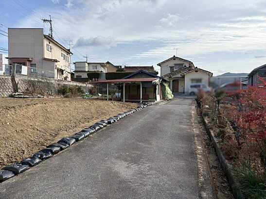 【前面道路含む現地写真】