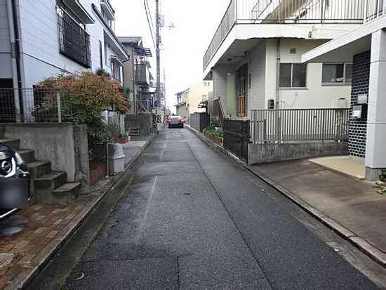 【前面道路含む現地写真】