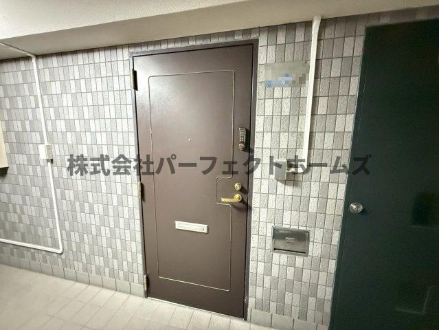 ニューハイツ岡山手の玄関|明るい玄関です