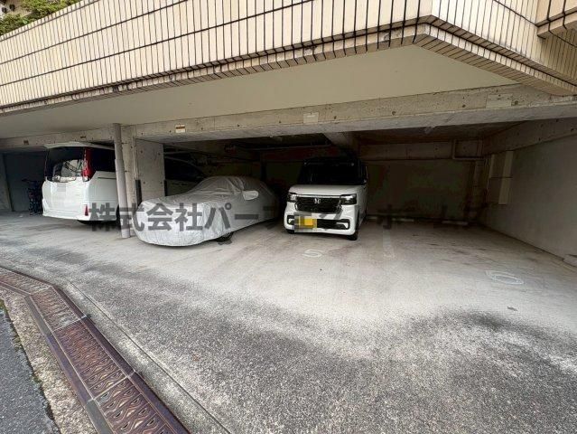 ニューハイツ岡山手の駐車場