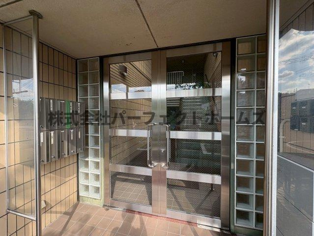 ニューハイツ岡山手のエントランス|ゆとりのあるエントランスです