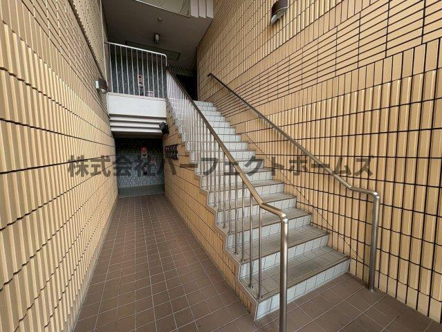 ニューハイツ岡山手のロビー|ゆとりのあるロビーです