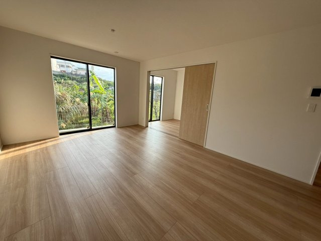 ★★与那原町上与那原-3号棟（全4棟）の居間・リビング