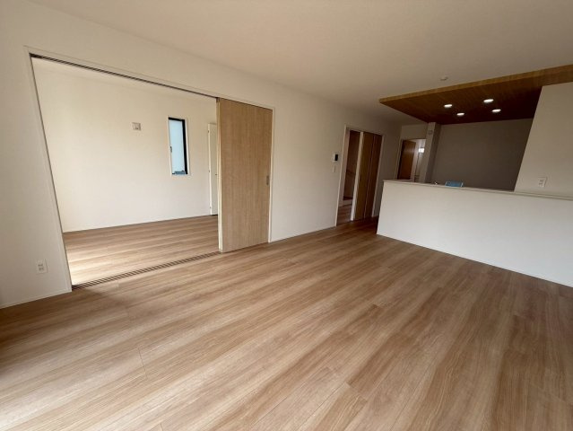 ★★与那原町上与那原-3号棟（全4棟）の居間・リビング