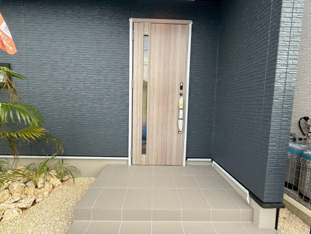 ★★与那原町上与那原-3号棟（全4棟）の玄関